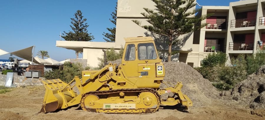 traktor gusenichnyi prava obuchenie CAT EUKK