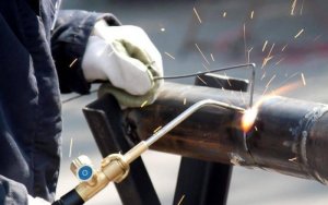 Сварщик газовой сварки