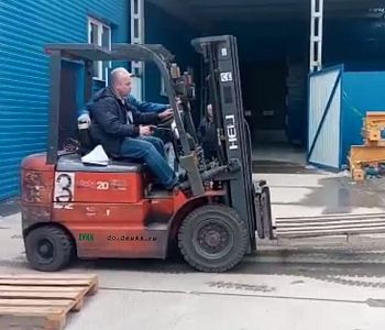 Heli 20 (вилочный дизельный колёсный погрузчик/ричтрак/штабелёр/кара) для выполнения работ на открытом воздухе:вертикальное и горизонтальное транспортировка, складирование грузов в палетах, рулонах, тюках или кипах)