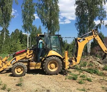 CAT 428E (колесный дизельный фронтальный погрузчик-экскаватор)