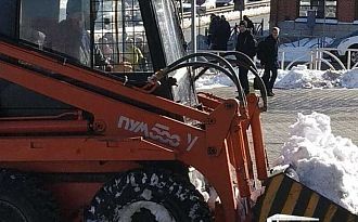 ПУМ-500 «Бобр» (погрузчик дизельный с дополнительным оборудованием: вилы, ковш погрузочный, щётка, бур, крюк)