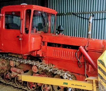 Бульдзер ДТ-75 (гусеничная самоходная машина  с механической трансмиссией)