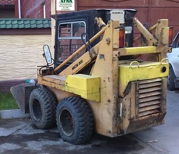 МКСМ 800 (коммунальная машина / погрузчик / дизельные, аккумуляторные, газовые / фронтальный / вилочный / экскаваторный ковш / коммунальная щетка)