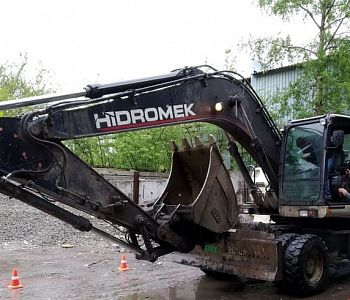 Hidromek 200W-3  (колесный дизельный экскаватор)