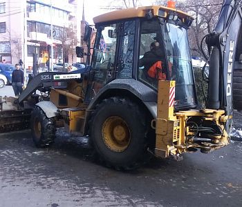 JOHN DEERE 325J (экскаватор погрузчик дизельный с двумя ковшами)