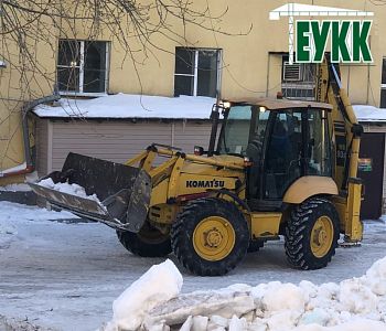 Komatsu WB93S (колёсный дизельный погрузчик экскаватор)