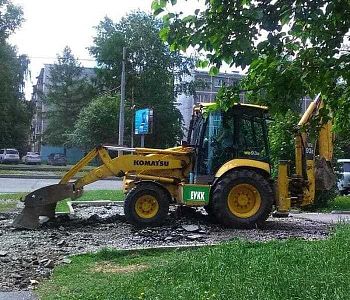 Komatsu WB93R (колесный дизельный фронтальный погрузчик + экскаватор)